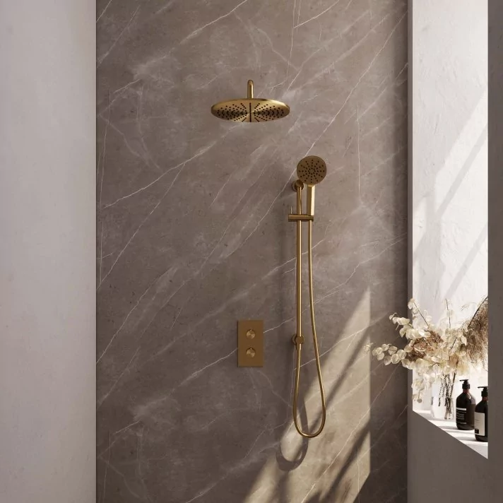 BRAUER Gold Edition thermostatische inbouw regendouche 3-weg omstelling SET 46 met 30 cm douchekop en gebogen muurarm en 3-standen handdouche en doucheslang en geïntegreerde glijstang goud geborsteld PVD