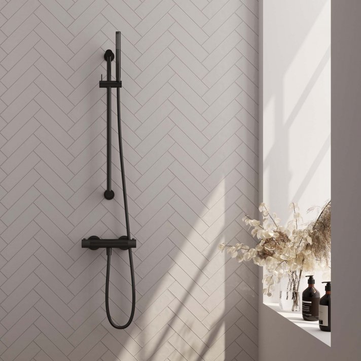 BRAUER Black Carving opbouw douche thermostaatkraan SET 01 met glijstang en staaf handdouche en doucheslang mat zwart