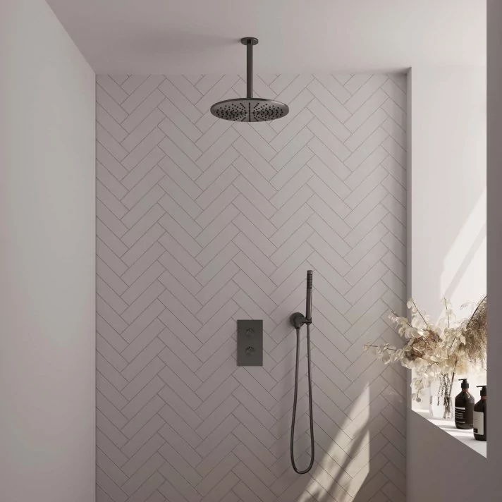BRAUER Gunmetal Carving thermostatische inbouw regendouche 3-weg omstelling SET 30 met 30 cm douchekop en plafondarm en staaf handdouche en doucheslang en wandaansluitbocht gunmetal geborsteld PVD