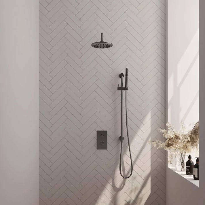 BRAUER Gunmetal Carving thermostatische inbouw regendouche 3-weg omstelling SET 39 met 20 cm douchekop en gebogen muurarm en staaf handdouche en doucheslang en geïntegreerde glijstang gunmetal geborsteld PVD